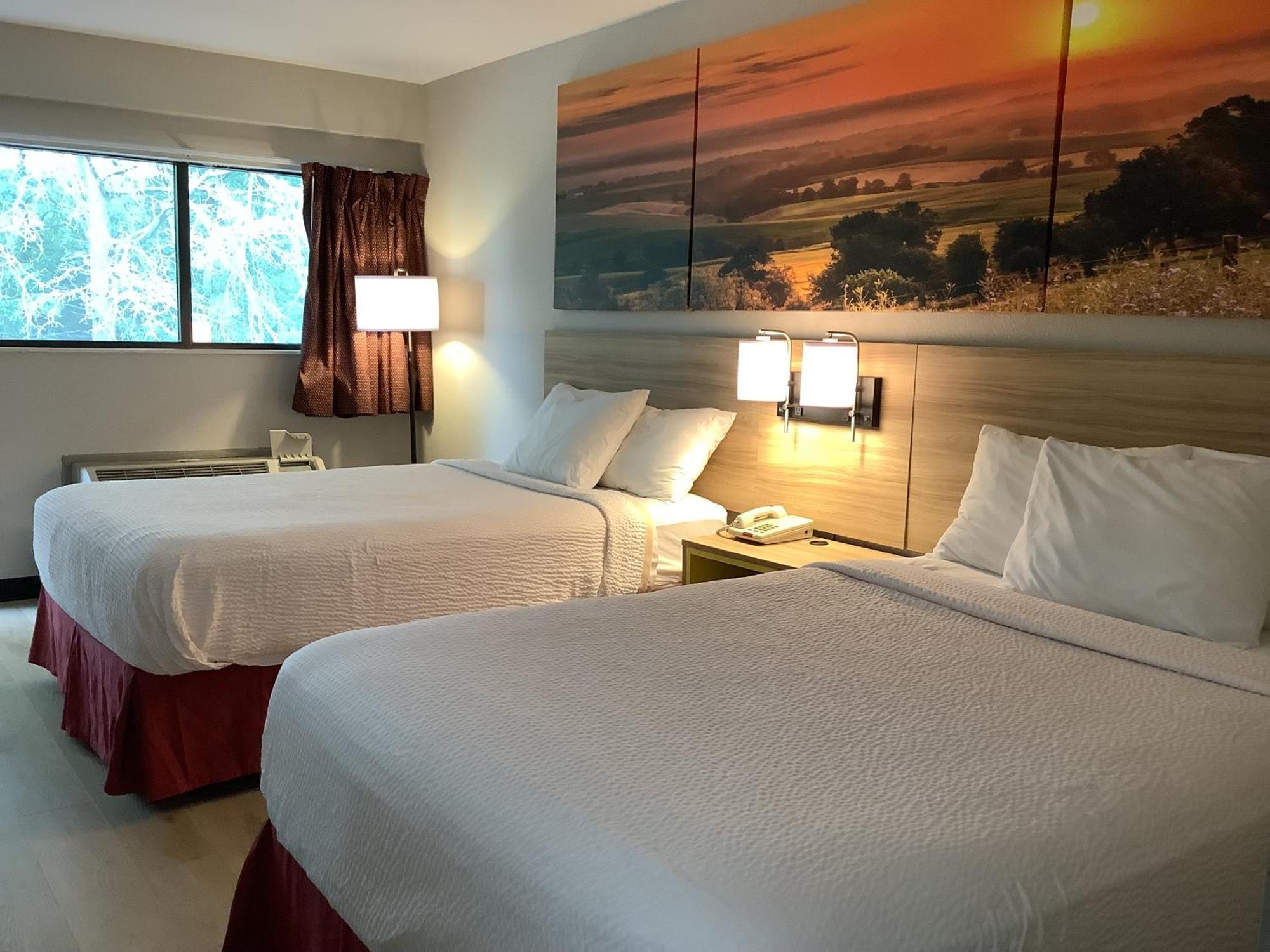Days Inn By Wyndham Kingdom City Kültér fotó