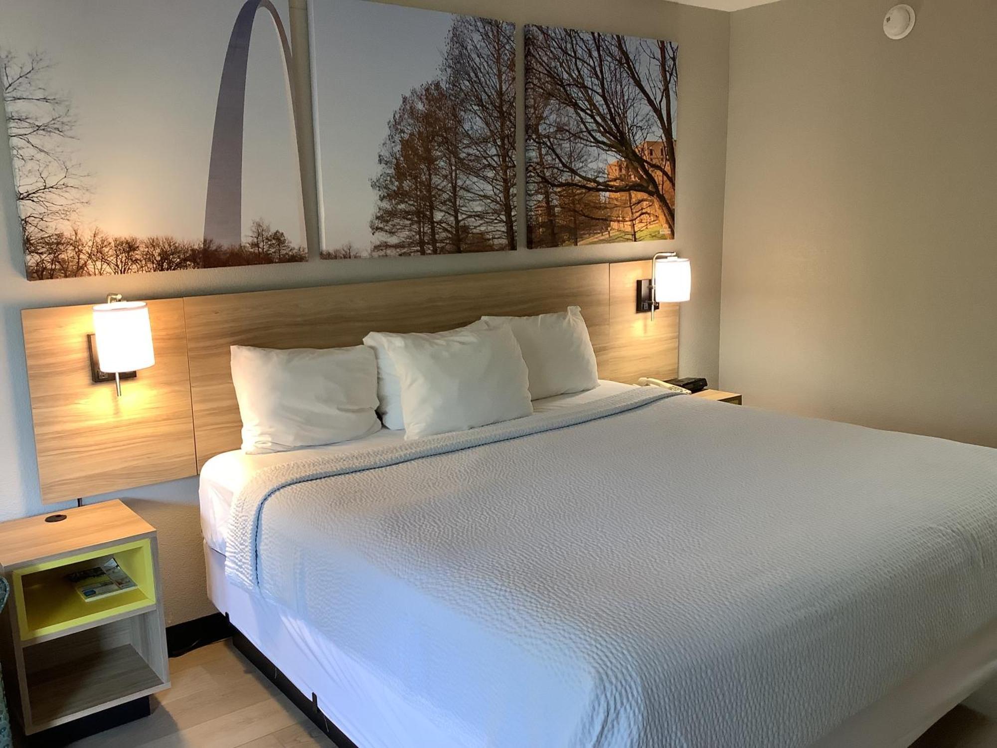 Days Inn By Wyndham Kingdom City Kültér fotó