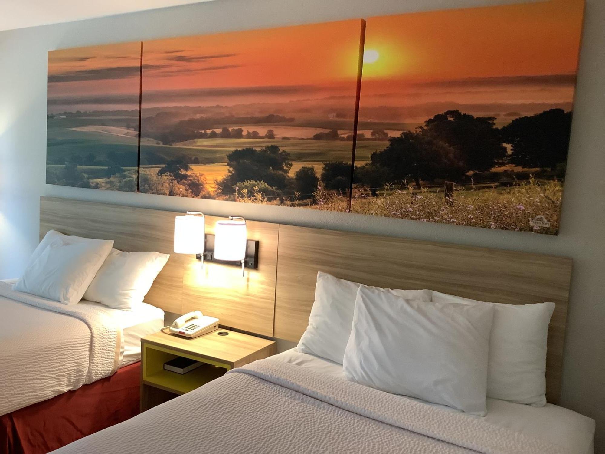 Days Inn By Wyndham Kingdom City Kültér fotó