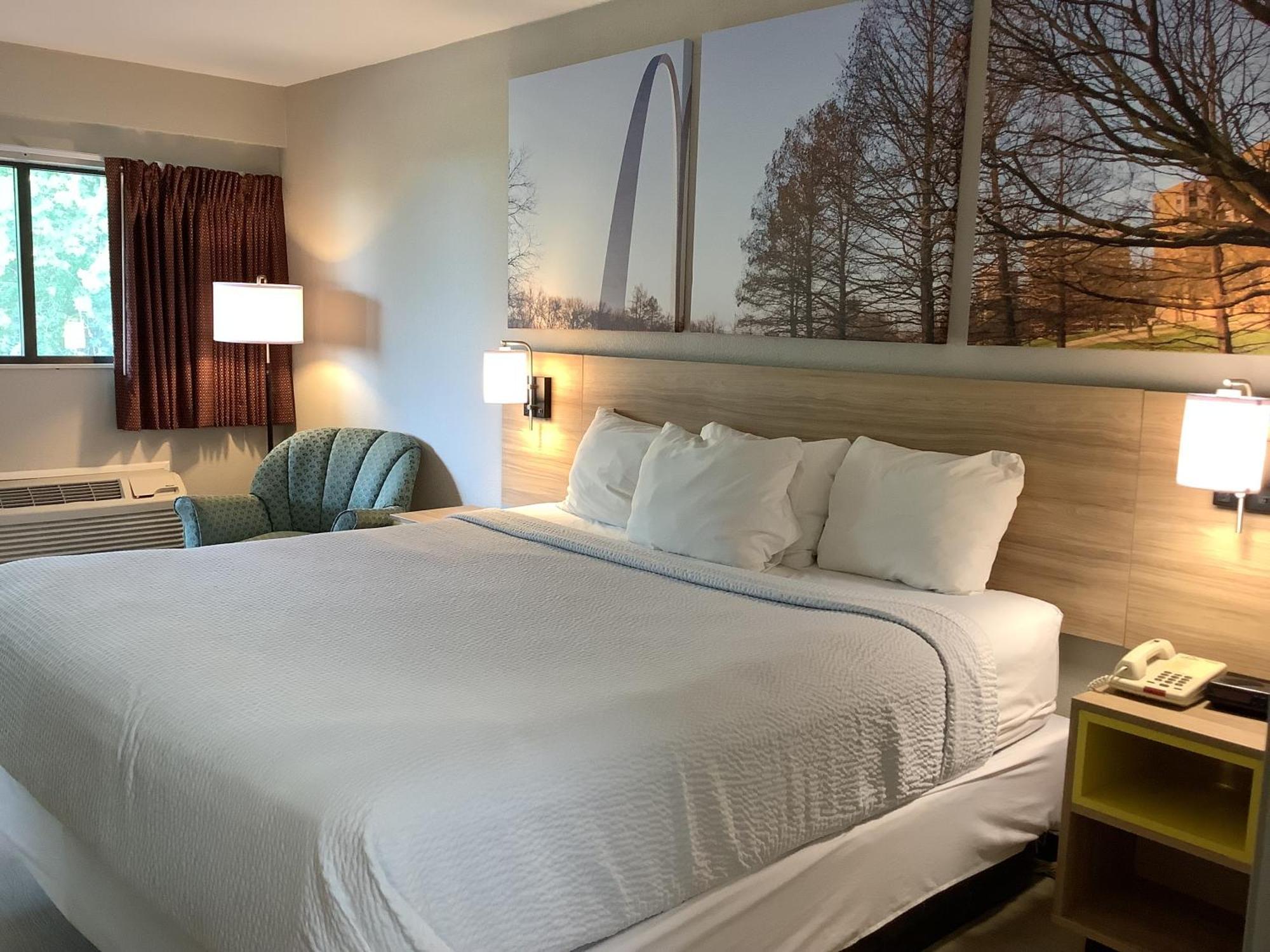Days Inn By Wyndham Kingdom City Kültér fotó
