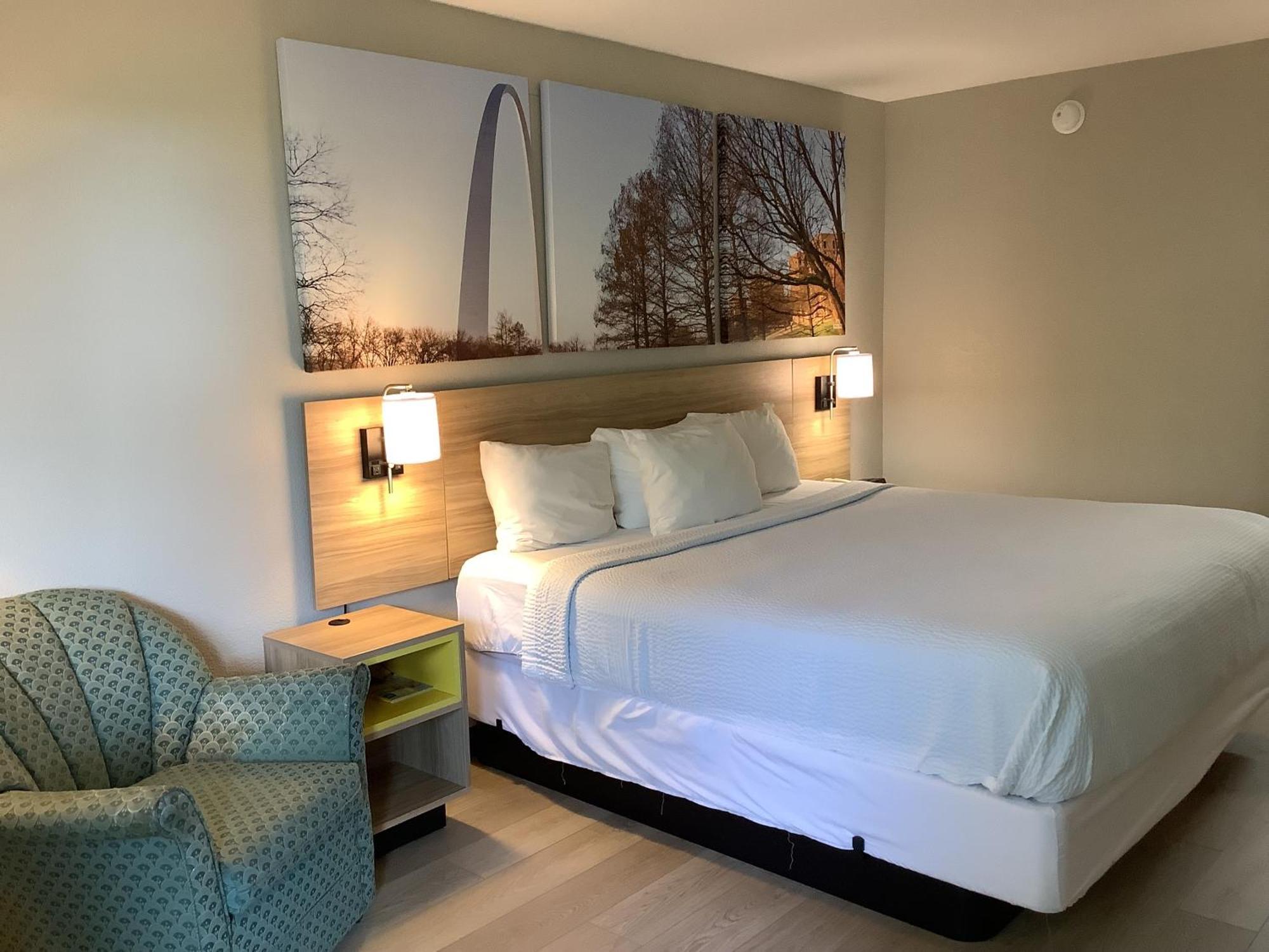 Days Inn By Wyndham Kingdom City Kültér fotó
