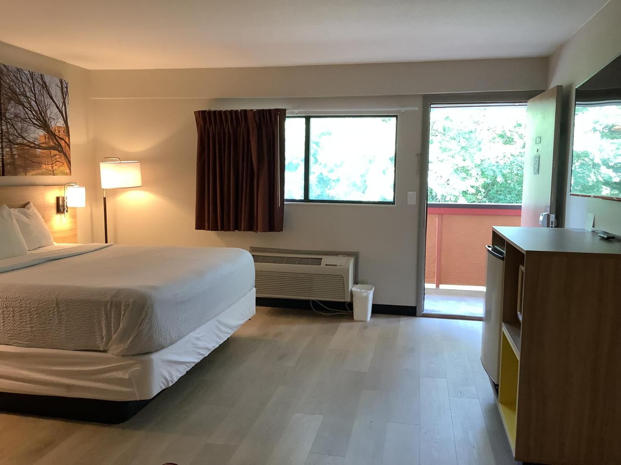 Days Inn By Wyndham Kingdom City Kültér fotó
