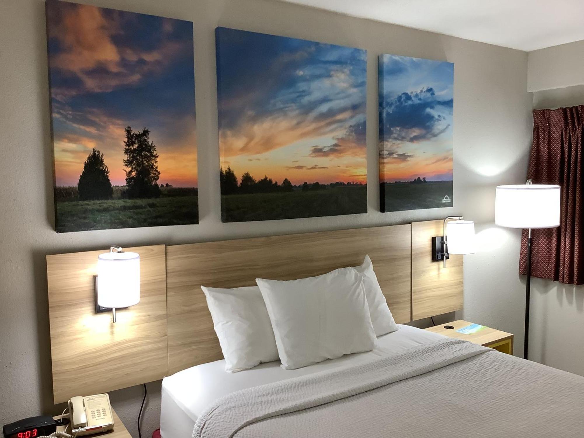 Days Inn By Wyndham Kingdom City Kültér fotó