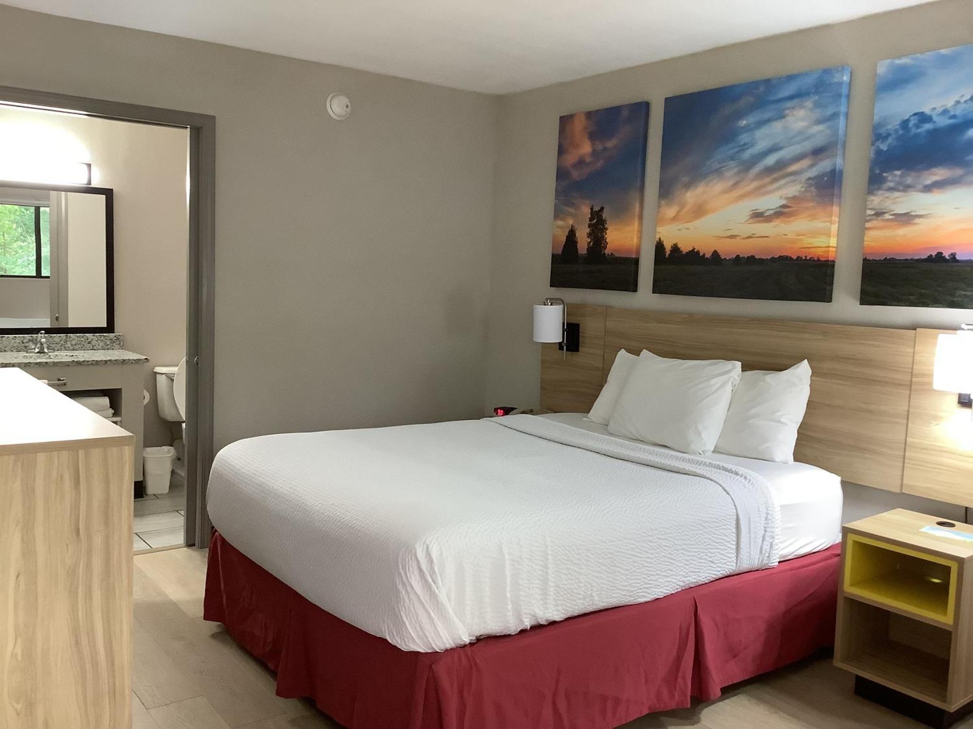 Days Inn By Wyndham Kingdom City Kültér fotó