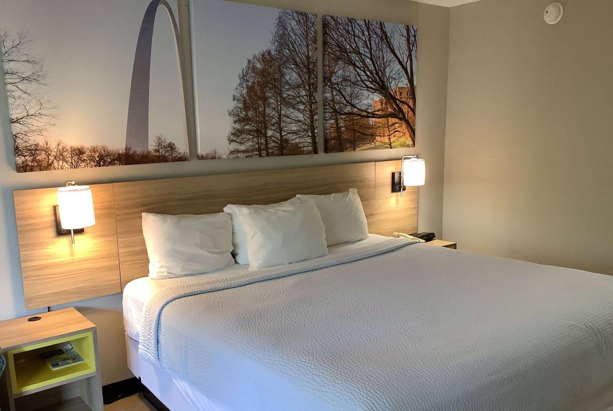 Days Inn By Wyndham Kingdom City Kültér fotó
