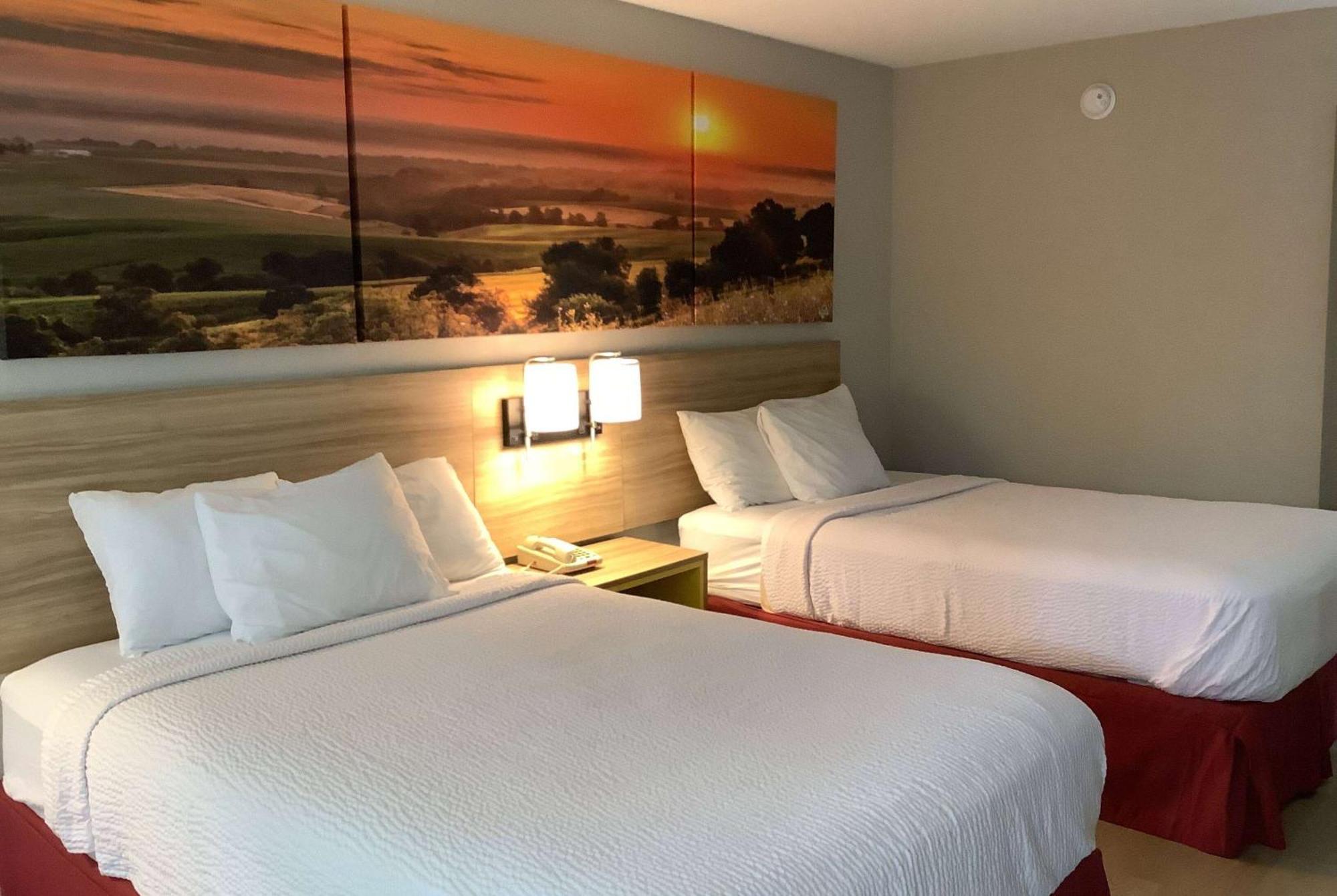 Days Inn By Wyndham Kingdom City Kültér fotó