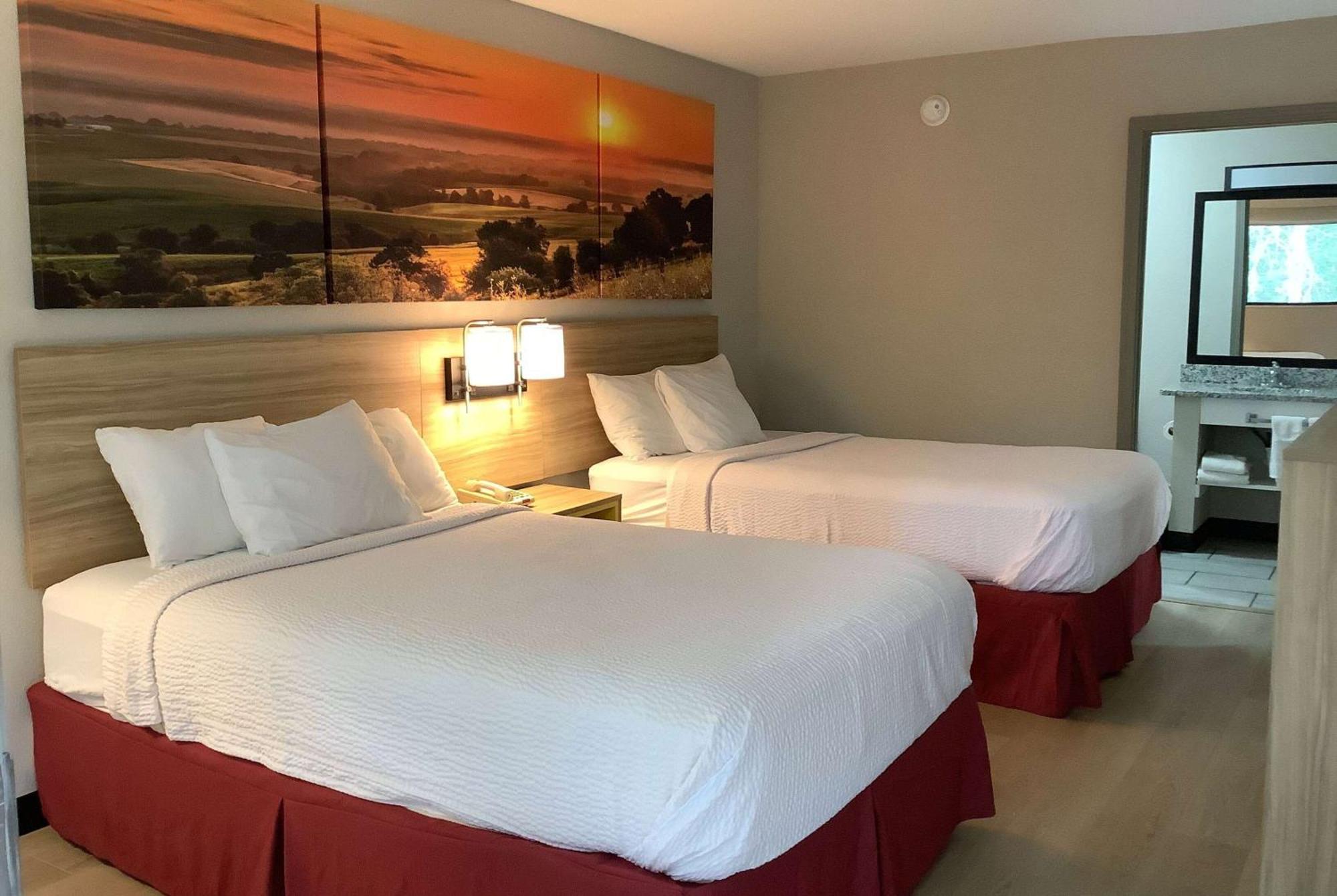 Days Inn By Wyndham Kingdom City Kültér fotó