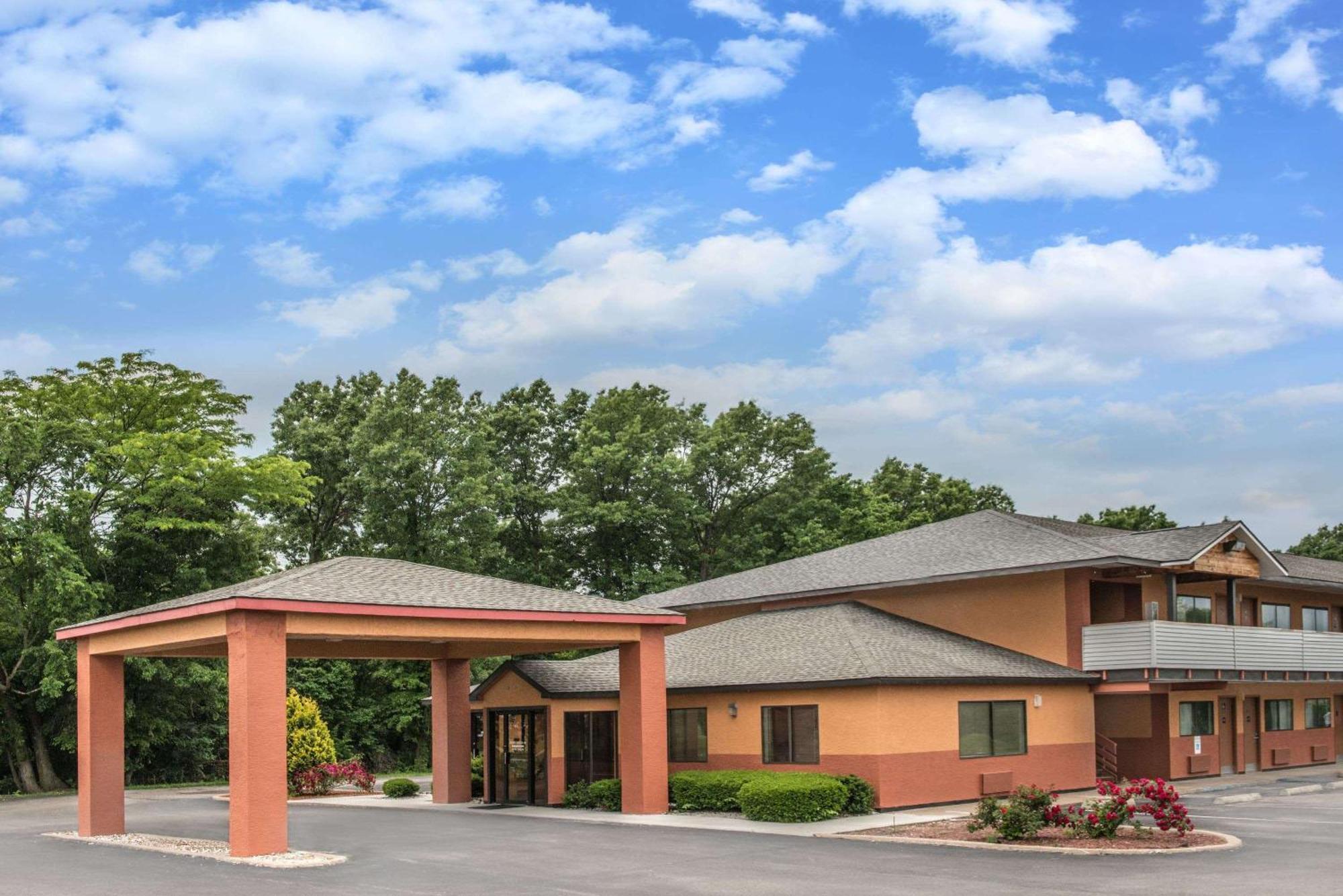 Days Inn By Wyndham Kingdom City Kültér fotó